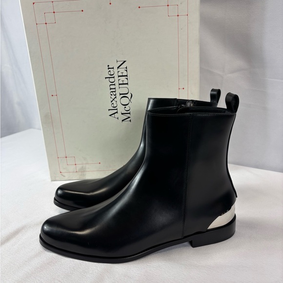 Alexander McQueen Leather Chelsea boots